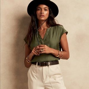 NEW WITH TAGS BANANA REPUBLIC DOLMAN TOP GREEN SZ:XS